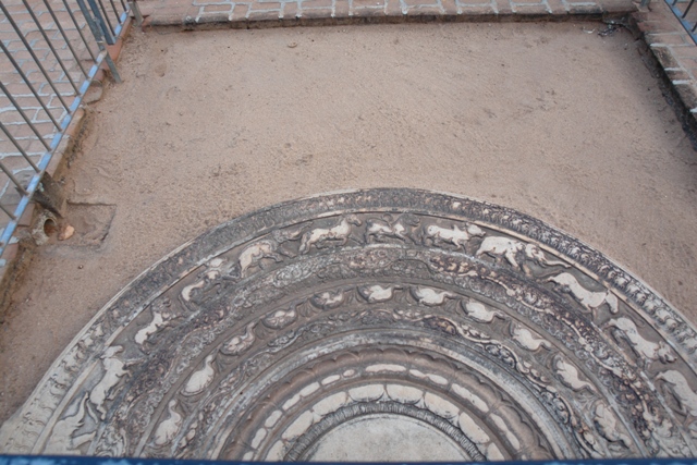        –  , , - (Anuradhapura the moon stone, Sri-Lanka)